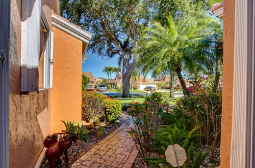 5706 Royal Lake Cir, Boynton Beach, FL 33437-5605
