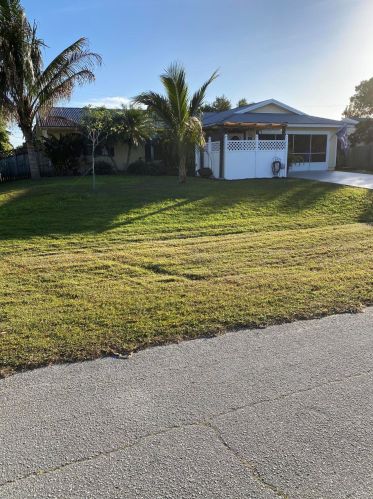 620 Grove Ave, Fort Pierce, FL 34983-2910