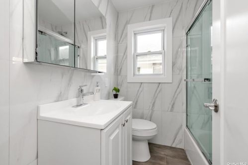 118 Lawson Ave, East Rockaway NY  11518-2327 exterior