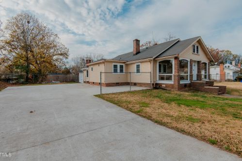 327 Georgia Ave, Burlington, NC 27217-4131