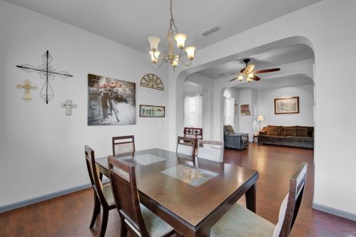 131 Feather Riv Cir, Vacaville CA 95688-8749 exterior