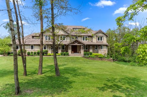 6590 Bridlewood Ct, Lake Geneva, WI 53147-5511