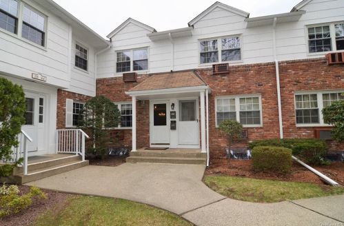 166 Parkside Dr, Airmont, NY 10901-7803