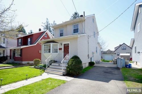 54 4th St, Ridgefield Park, NJ 07660-1315