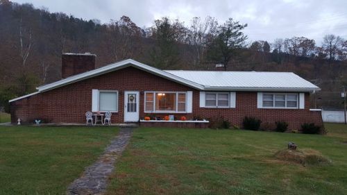 1308 Main St, Saltville, VA 24370-3206