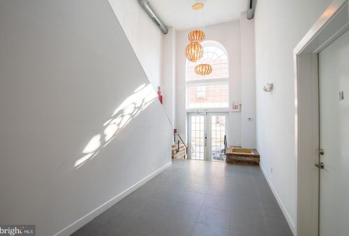 915 11th St, Philadelphia, PA 19147-1101