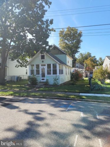 304 Pennsylvania Ave, West Deptford, NJ 08063-1039