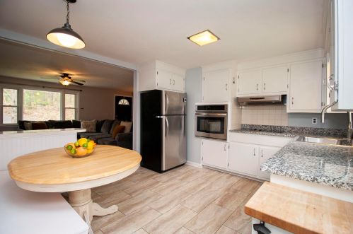 132 Haverhill Rd, Salem NH  03079-1243 exterior