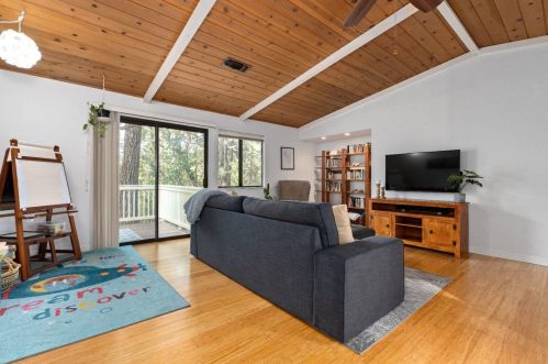 11726 Upper Circle Dr, Grass Valley CA  95949-6666 exterior