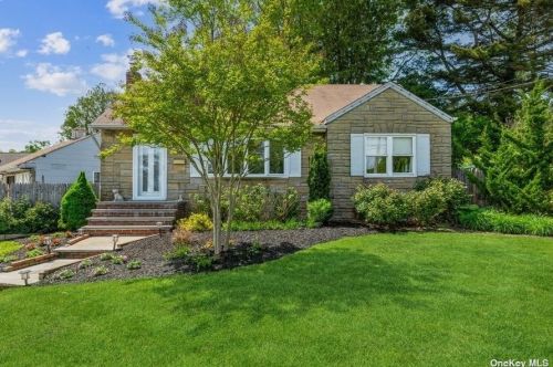 12 Lincoln Blvd, Bethpage, NY 11714-5236