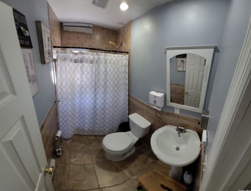 12 Jamaica Ave, Wheatley Heights NY  11798-2723 exterior