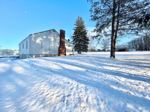 1121 State Route 381, Stahlstown, PA 15687-1293