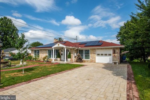 789 Pine St, Harrisburg, PA 17113-1918