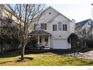 7 Dora St, Stamford, CT 06902-5414
