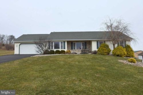 193 Forge Dam Rd, Moselem, PA 19526-7940