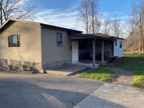 204 Madison Ave, Hopwood, PA 15445-2211