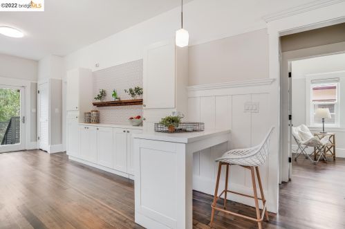 721 45 St, Oakland CA 94609-1802 exterior