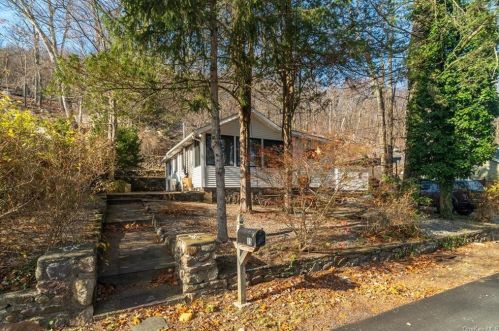 15 Deer Trl, Greenwood Lake, NY 10925-4219
