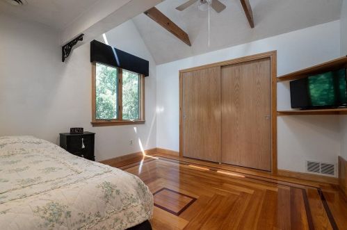 258 Shore Dr, Salem NH  03079-1694 exterior