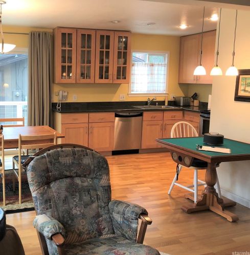 1877 Susquehana Dr, South Lake Tahoe, CA 96150-5848