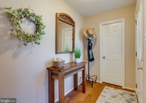 10715 Burr Oak Way, Springfield, VA 22015-2411