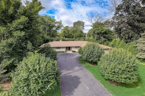 9061 Lake Dr, Milwaukee, WI 53217-1943