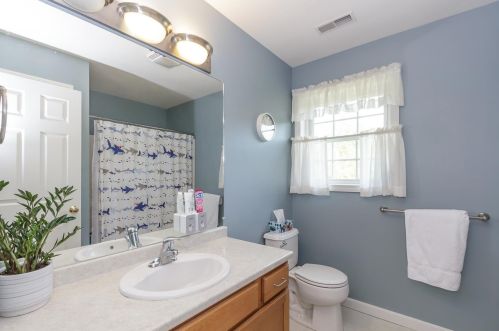 11 Lynwood Rd, Raymond NH  03077-1876 exterior