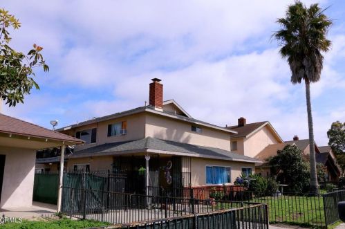 321 Cuesta Del Mar Dr, Oxnard CA 93033-8961 exterior