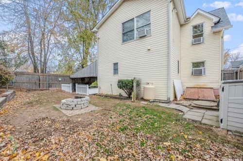 50 Totten Pl, Babylon NY  11702-2810 exterior