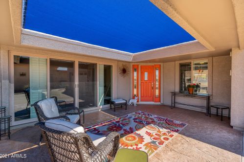 9607 Oakstone Dr, Sun City, AZ 85351-2412