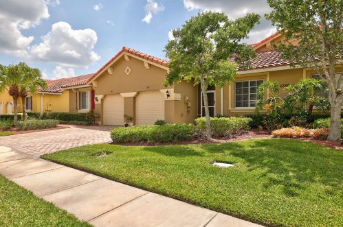 6500 Oxford Cir, Vero Beach, FL 32966-7657