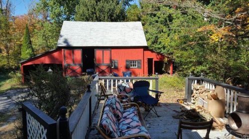 732 Main St, Plymouth, CT 06782-2219