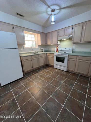 30 Burlington Cir, Beaufort SC  29906-8538 exterior