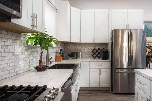 4075-77 Clairemont Dr, San Diego CA exterior