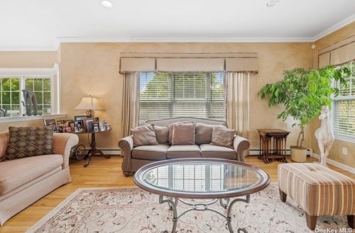 81 Stoothoff Rd, Elwood NY  11731-3917 exterior