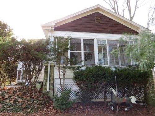 538 Pine St, Grove City, PA 16127-1920