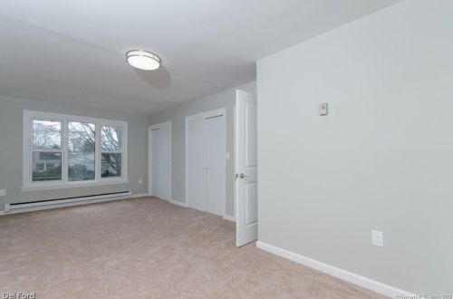 16 Crestview Dr, Uncasville CT  06382-1206 exterior