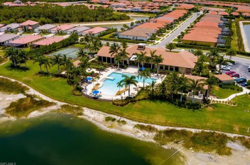 1487 Oceania Dr, Naples, FL 34113