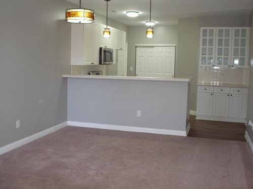950 Villas Dr, Pataskala OH  43062-8044 exterior