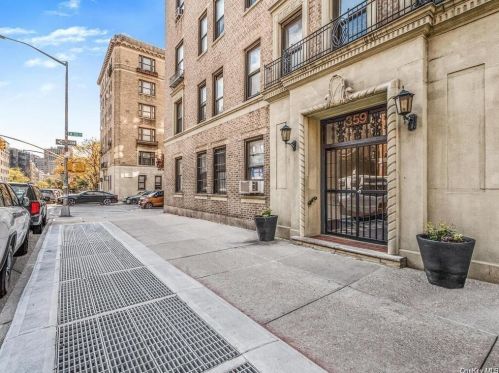 359 Fort Washington Ave, New York NY  10033-6735 exterior
