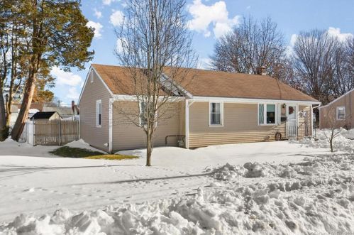 58 Tully Cir, Bridgeport, CT 06610-1116