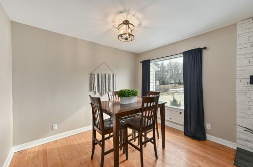 416 Dean Rd, Milwaukee WI  53217-2707 exterior
