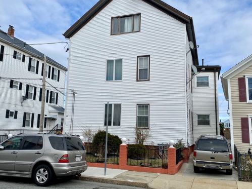 68 Foster St, Fall River, MA 02721-2774