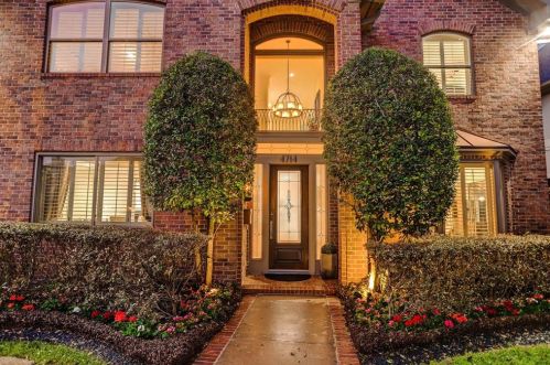 4714 Welford Dr, Bellaire, TX 77401-5332