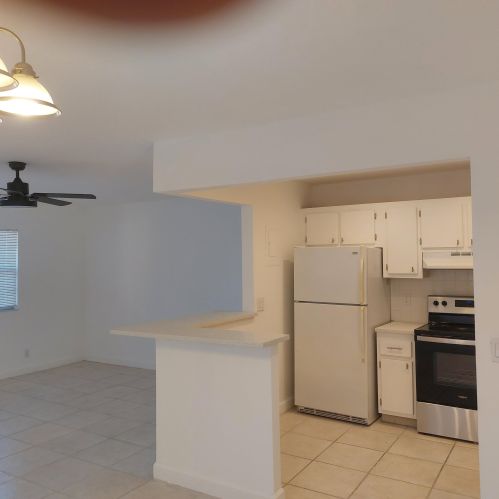 523 Saxony K, Delray Beach FL  33446-1040 exterior