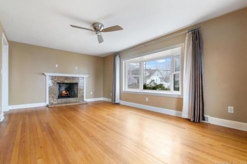 18 Phillips St, United States Coast Guard Ac CT  06320-2619 exterior