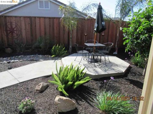 1886 Ventura Dr, West Pittsburg CA  94565-6476 exterior