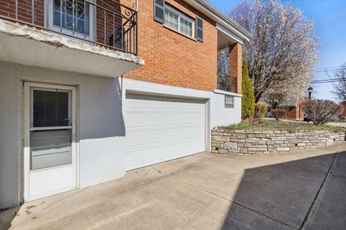 323 Swan Cir, Covington KY  41018-1937 exterior