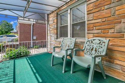 89-57 221st St, Jamaica, NY 11427-1218