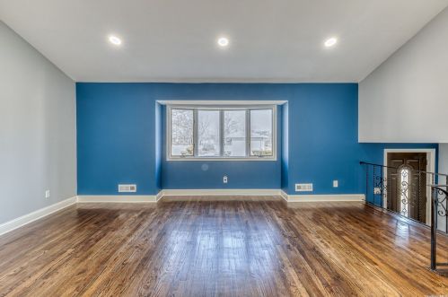 388 Nelligan Ct, Babylon, NY 11703-2218